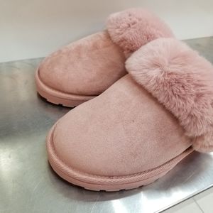 MWT Rouge Helium Fluffy Soft Slippers